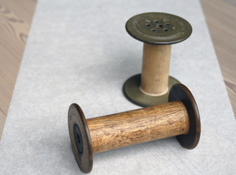 wp_paperphine_two_bobbins