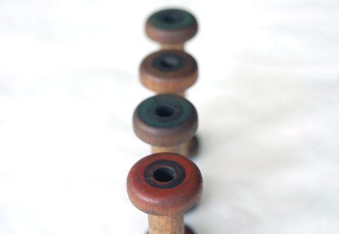 Found by PaperPhine: Small Vintage Bobbins with colored Tops Found by PaperPhine: Small Vintage Bobbins with colored Tops