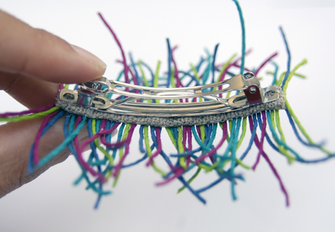 PaperPhine Tutorial: A DIY Barrette made of Paper Twine