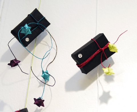 PaperPhine: Gift wrapping with paper twine