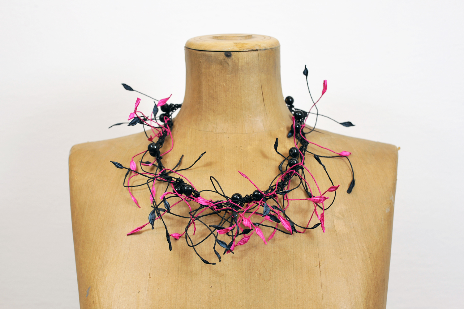 PaperPhine - Crochet Necklace - Paperjewelry - Paperjewellery - Evas Necklace - DIY - Paperyarn